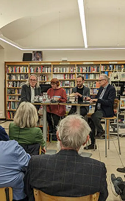 Publikum bei einer Lesung in der Buchhandlung